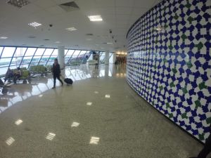 Painel de Azulejos de Athos Bulcão, no Aeroporto de Brasília (DF).