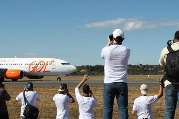 Fotógrafos e apaixonados por aviação durante o Spotter Day. Foto: Inframerica 